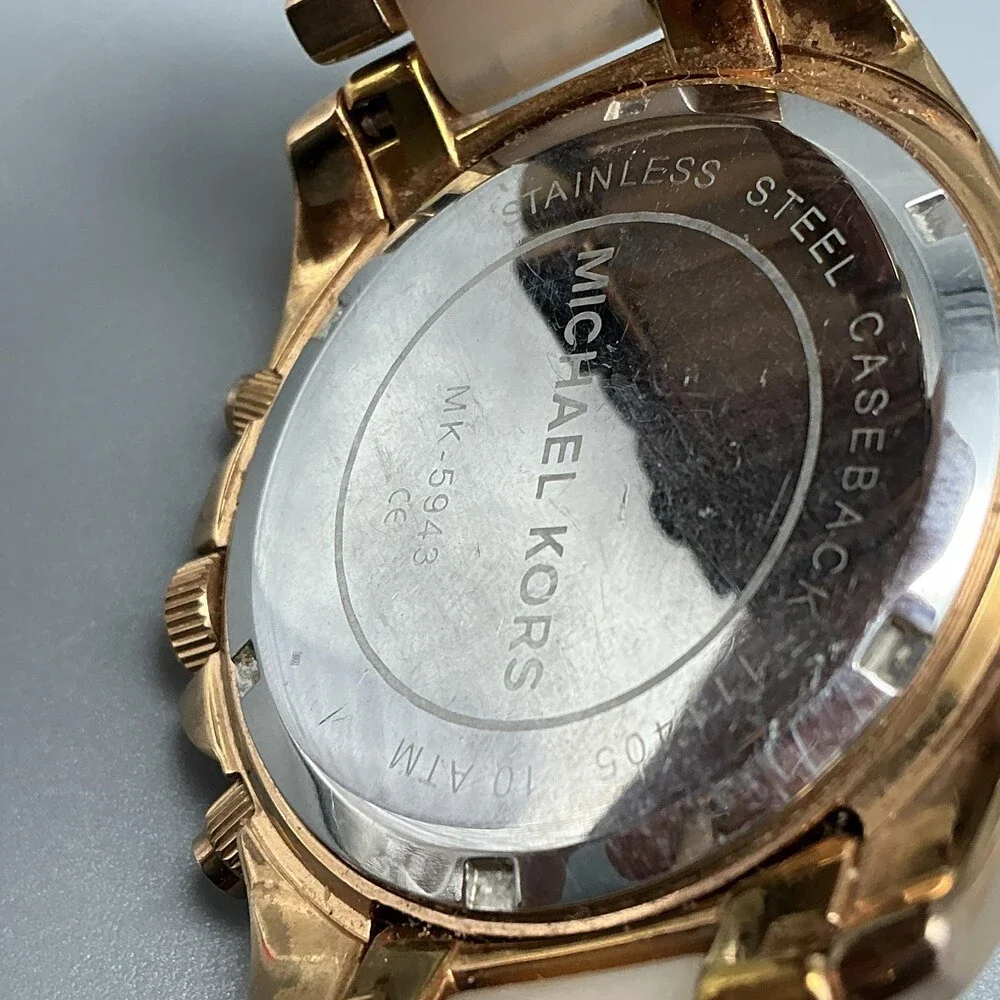 Michael Kors MK-5943 Womens Watch 39mm Gold Tone Chronograph New Battery 5.75